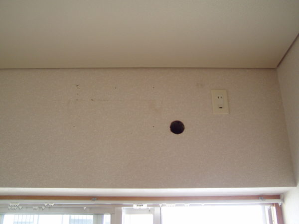 設置用ホース穴